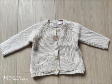 Maatje 74 meisje truitjes en gilets beschikbaar voor biedingen