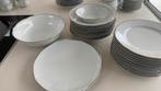 Wit porseleinen servies met witte rand, Huis en Inrichting, Keuken | Servies, Ophalen, Gebruikt, Overige typen, Overige stijlen