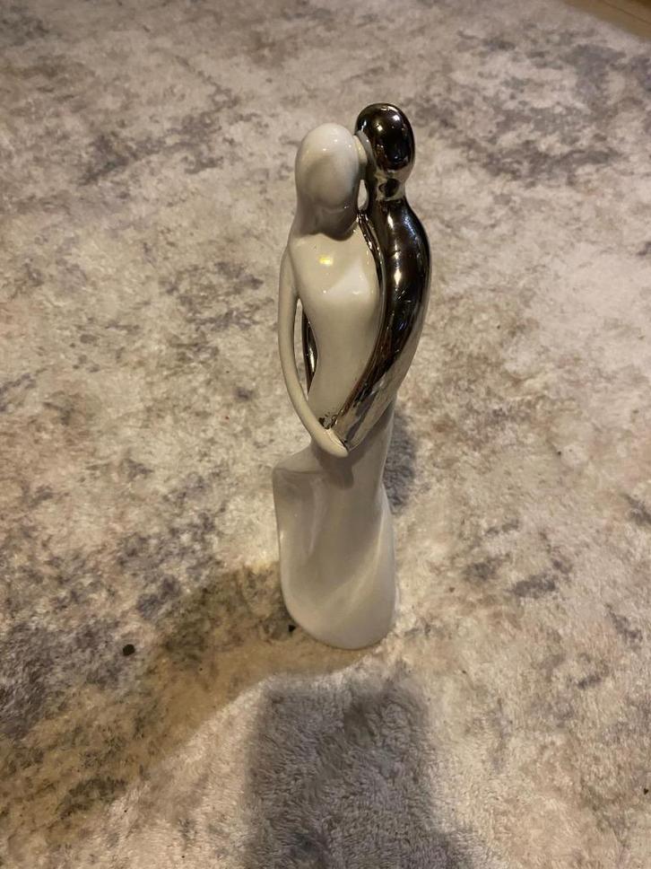 Keramische sculptuur Affection - Verliefd stel, Huis en Inrichting, Overige Huis en Inrichting, Nieuw, Ophalen of Verzenden