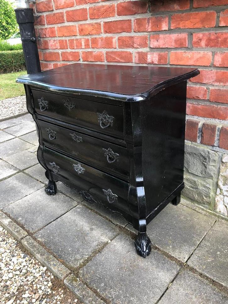 Antieke zwarte buikkast / commode met sierlijke details, Antiek en Kunst, Antiek | Meubels | Kasten, Ophalen