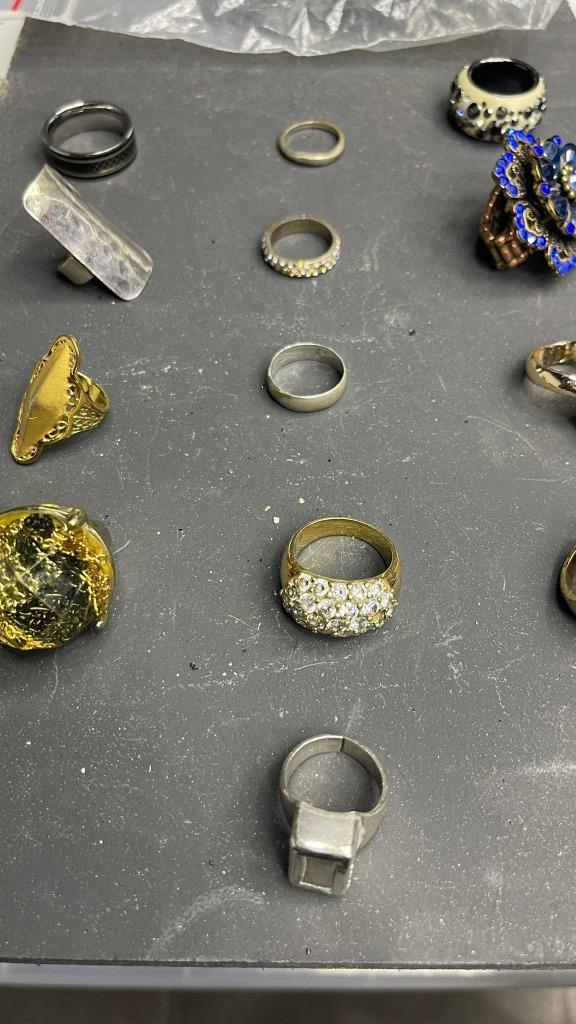 VEEL RINGEN: Doe een bod of bied, Handtassen en Accessoires, Ringen, Ophalen of Verzenden