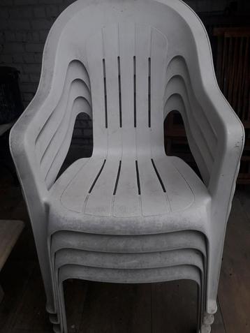 allibert 4 plastic tuinstoelen beschikbaar voor biedingen