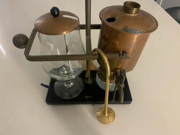 Koffiemaker, retro.  beschikbaar voor biedingen