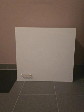 Praktisch Wit Muurkastje (Keuken, Berging, Garage, ...). beschikbaar voor biedingen