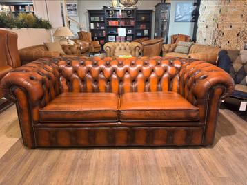 Engelse Chesterfield 2,5 Zits bank antiek bruin gevlamd beschikbaar voor biedingen