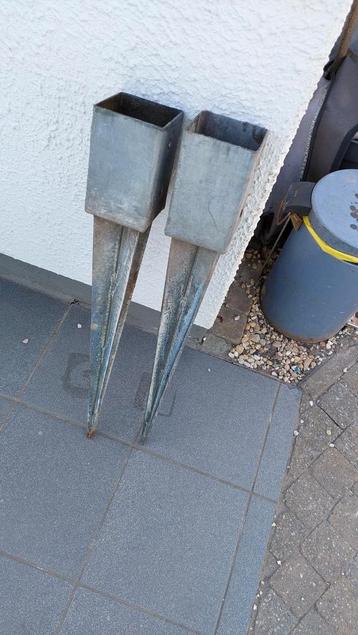 2 paalhouders met grondpin 9x9 beschikbaar voor biedingen