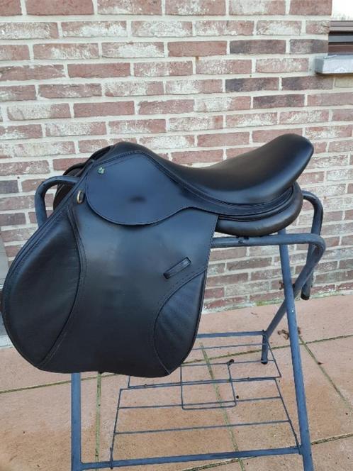 Springzadel LJ Milton 18', Dieren en Toebehoren, Paarden en Pony's | Hoofdstellen en Tuigage, Springen, Ophalen of Verzenden