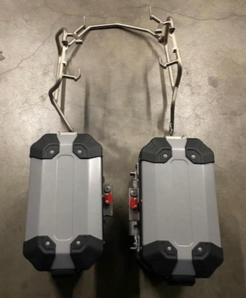 Aprilia Tuareg 660 side cases + brackets, Motoren, Accessoires | Koffers en Tassen, Zo goed als nieuw, Ophalen