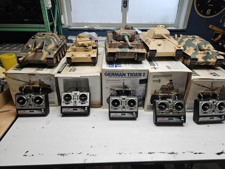 5 chars téléguidés différents 1:16, Hobby & Loisirs créatifs, Modélisme | Radiocommandé & Téléguidé | Voitures, Comme neuf, Électro