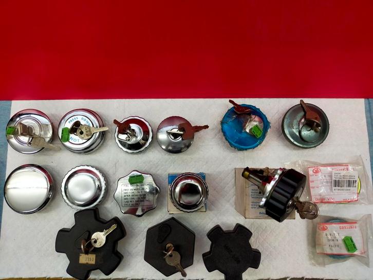 Nieuwe oldtimer ( cawi) tankdoppen. Kreidler Zündapp enz, Fietsen en Brommers, Brommeronderdelen | Oldtimers, Zo goed als nieuw