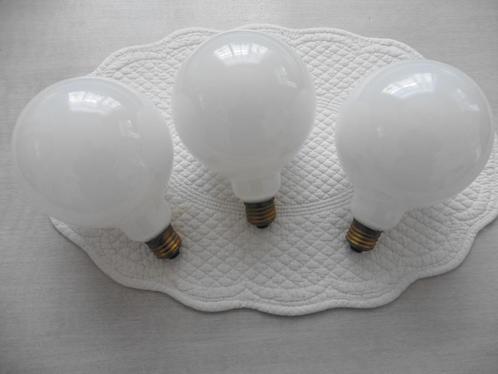 Set van 3 antieke witte ondoorzichtige glazen bollen, Antiek en Kunst, Antiek | Verlichting, Ophalen