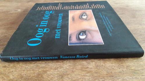 Boek "oog in oog met vrouwen", Boeken, Reisverhalen, Zo goed als nieuw, Afrika, Ophalen of Verzenden