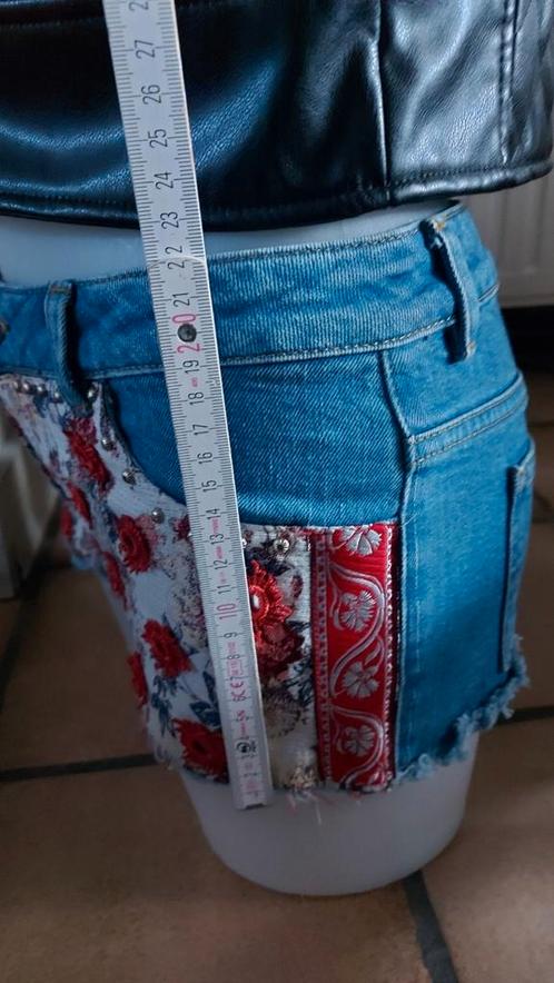 ZEER KORTE SHORTS - GOED GEDETAILLEERDE FOTO'S, Kleding | Dames, Spijkerbroeken en Jeans, Zo goed als nieuw, W27 (confectie 34) of kleiner