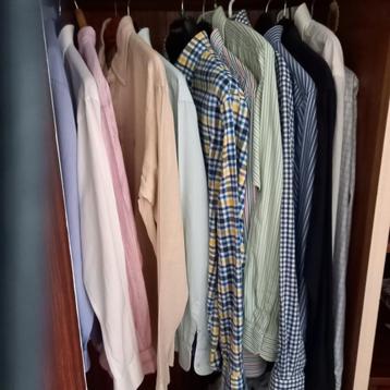 16 hemden lange mouwen en 6 met korte medium beschikbaar voor biedingen