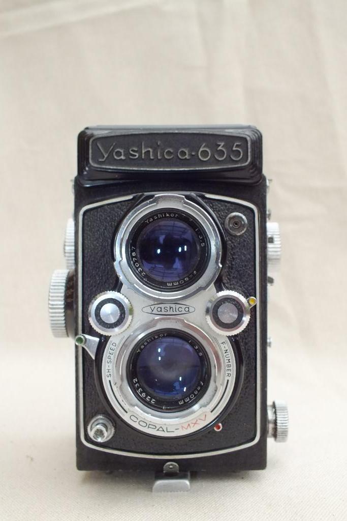 Yashica 635voor 6x6 cm en 24x36 mm, Audio, Tv en Foto, Fotocamera's Analoog, Gebruikt, Spiegelreflex, Overige Merken, Ophalen of Verzenden