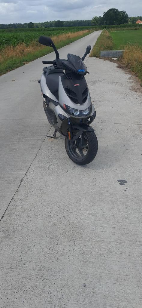 Aprilia sr50 lc, Fietsen en Brommers, Scooters | Aprilia, Gebruikt, SR 50, Klasse B (45 km/u), Tweetakt, Ophalen