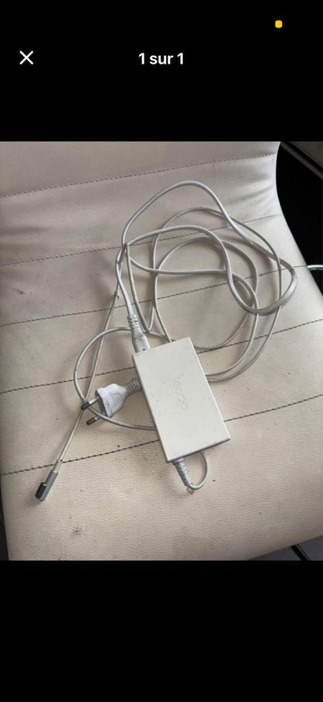 Oplader voor macbook in goede staat, macbook chargeur, Computers en Software, Laptop-opladers, Zo goed als nieuw, Ophalen of Verzenden