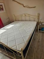 Beau lit 160x200 avec sommier et 2 tables de nuit, Huis en Inrichting, Ophalen, Zo goed als nieuw, Metaal, Verstelbaar