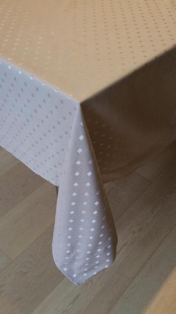 Tafellakens met Teflon beschikbaar voor biedingen