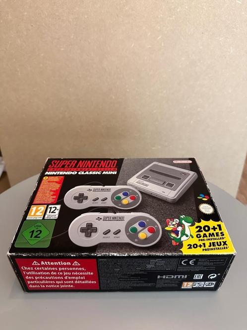 Nintendo Mini SNES heel weinig gebruikt, Games en Spelcomputers, Spelcomputers | Nintendo Super NES, Zo goed als nieuw, Met 2 controllers