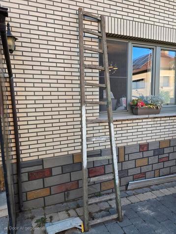 Gratis houten ladder beschikbaar voor biedingen