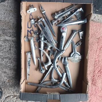 motorkap scharnieren+andere chroomdelen morris minor 50 euro beschikbaar voor biedingen