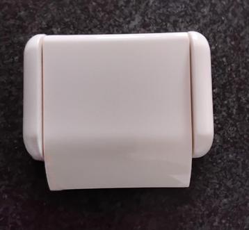 Toiletrolhouder en handdoekhouder beschikbaar voor biedingen