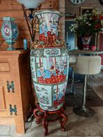 Grote Chinese vaas met houten voetstuk 156 cm, Ophalen