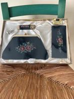 Peit point set 3st. / make up tasje-lipstick houder&kam etui, Handtassen en Accessoires, Overige Accessoires, Ophalen, Zo goed als nieuw