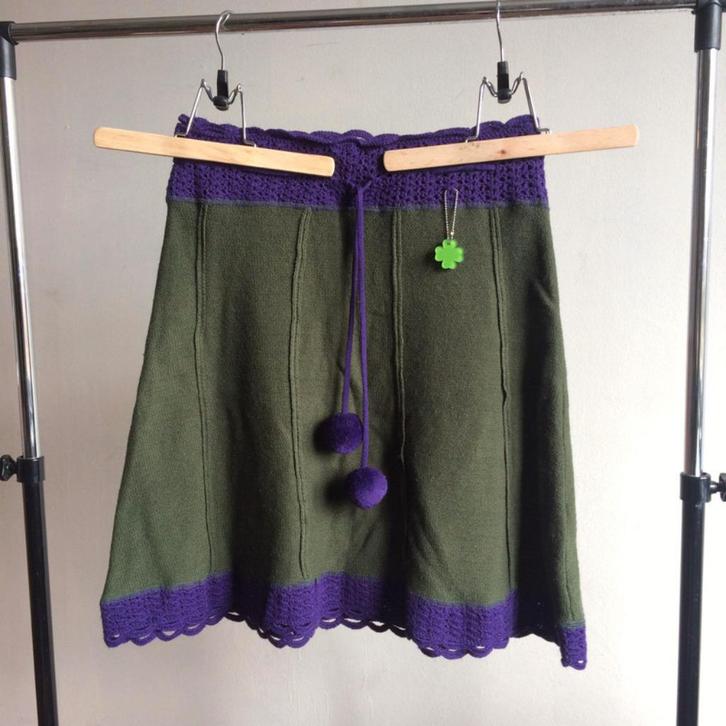 Gehaakte A-lijn rok van Only met pompons / Maat Medium, Kleding | Dames, Rokken, Zo goed als nieuw, Maat 38/40 (M), Groen, Ophalen of Verzenden