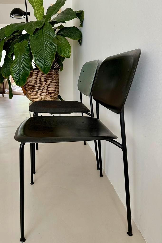 4 HAY Soft Edge stoelen - twee zwarte, twee groene, Maison & Meubles, Chaises, Utilisé, Quatre, Bois, Noir, Enlèvement