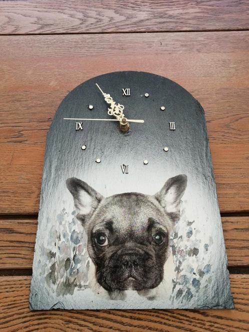 Petite horloge murale en pierre, Huis en Inrichting, Woonaccessoires | Wanddecoraties, Zo goed als nieuw, Ophalen