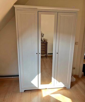 Ikea kast beschikbaar voor biedingen