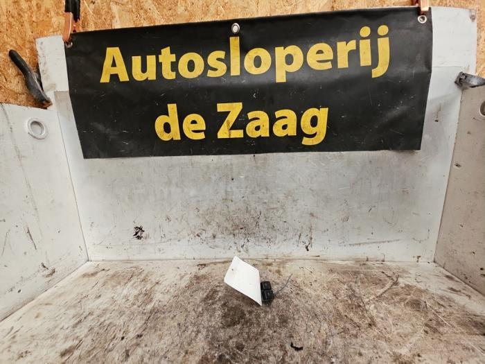 Commutateur vitre électrique d'un Volkswagen Polo, Autos : Pièces & Accessoires, Tableau de bord & Interrupteurs, Volkswagen, Utilisé