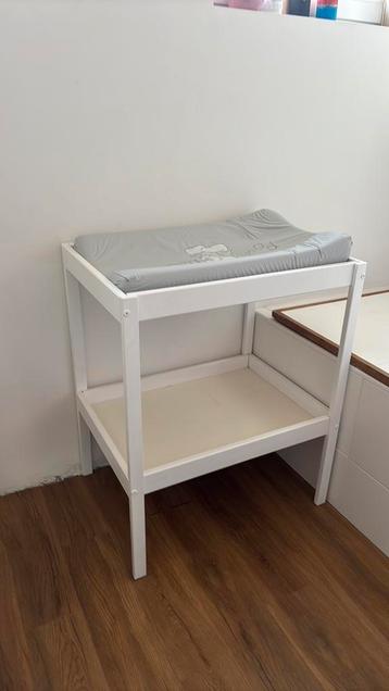 Luiertafel + ververskussen