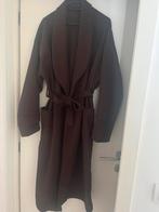 Elegante chocoladebruine lange mantel met riem,taille unique, Ophalen, Zo goed als nieuw