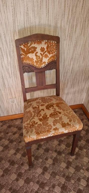 2 antieke stoelen. beschikbaar voor biedingen