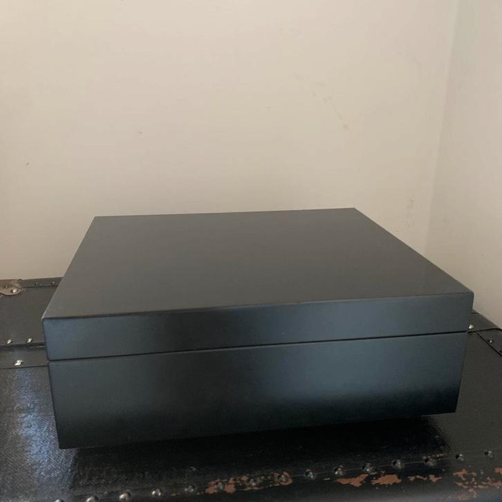 Adorini Deluxe sigarendoos met zwarte lak, Verzamelen, Rookartikelen, Aanstekers en Luciferdoosjes, Zo goed als nieuw, Ophalen of Verzenden