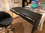 Bureel donker hout ikea met 2 lades, Computers en Software, Laptoptafels, Ophalen, Zo goed als nieuw