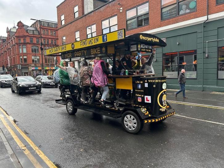 Bierfiets , partyfiets, feestfiets te koop, Hobby en Vrije tijd, Feestartikelen | Verhuur, Gebruikt, Ophalen