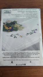 Borduren Nieuw, tafelloper met bloemen, alles in 1 pakket, Hobby en Vrije tijd, Ophalen of Verzenden, Nieuw