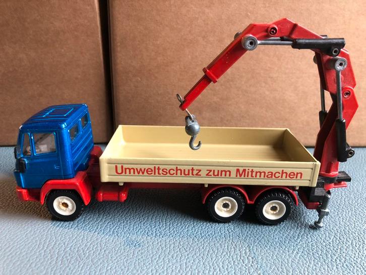 Siku Mercedes Vrachtwagen met Laadkraan – Vintage, Verzamelen, Speelgoed, Gebruikt, Ophalen of Verzenden