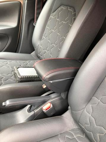 Midden console Toyota Aygo X beschikbaar voor biedingen