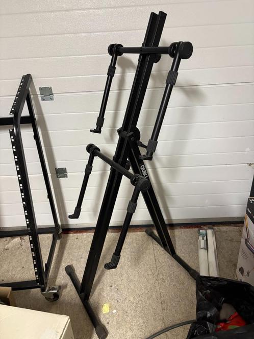 QuikLok 2 tier Keyboard Stand, Muziek en Instrumenten, Standaarden, Gebruikt, Muziekstandaard, Keyboard of Synthesizer, Ophalen