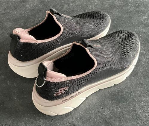 SKECHERS Relaxed Fit: D’Lux Walker 2.0, Kleding | Dames, Schoenen, Zo goed als nieuw, Wandelschoenen, Zwart, Ophalen of Verzenden