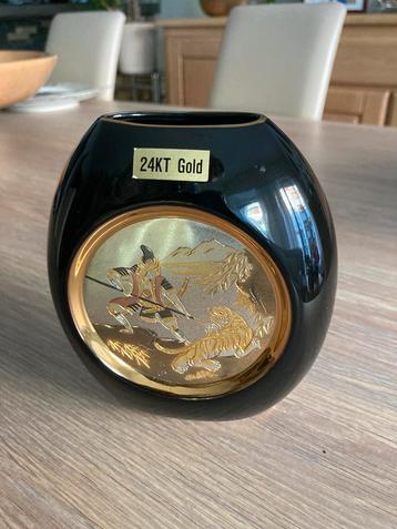 Art of Choking Japanse 24K Gouden zwart Ronde vaas.  beschikbaar voor biedingen
