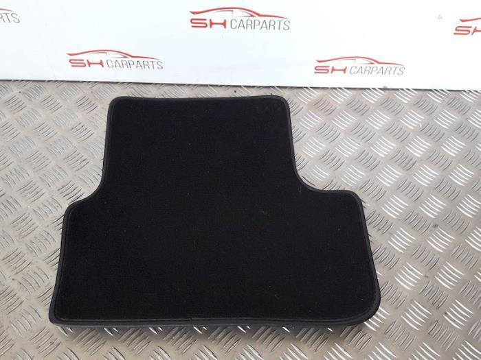 Tapis siège d'un Mercedes B-Klasse, Autos : Pièces & Accessoires, Habitacle & Garnissage, Mercedes-Benz, Utilisé, 3 mois de garantie