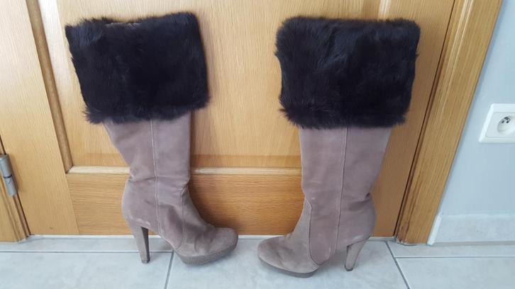 Mooie hoge suede laarzen met bontrand, maat 37, Kleding | Dames, Schoenen, Zo goed als nieuw, Hoge laarzen, Bruin, Ophalen of Verzenden