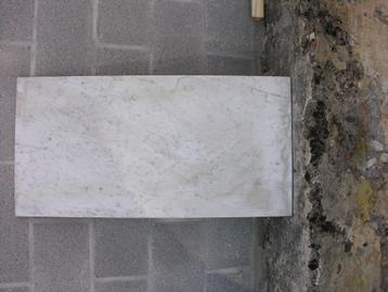 plaque de marbre blanc