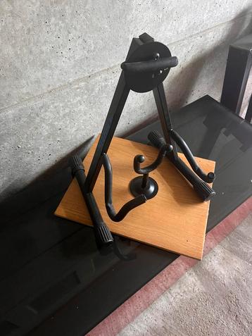 Guitaar steun beschikbaar voor biedingen